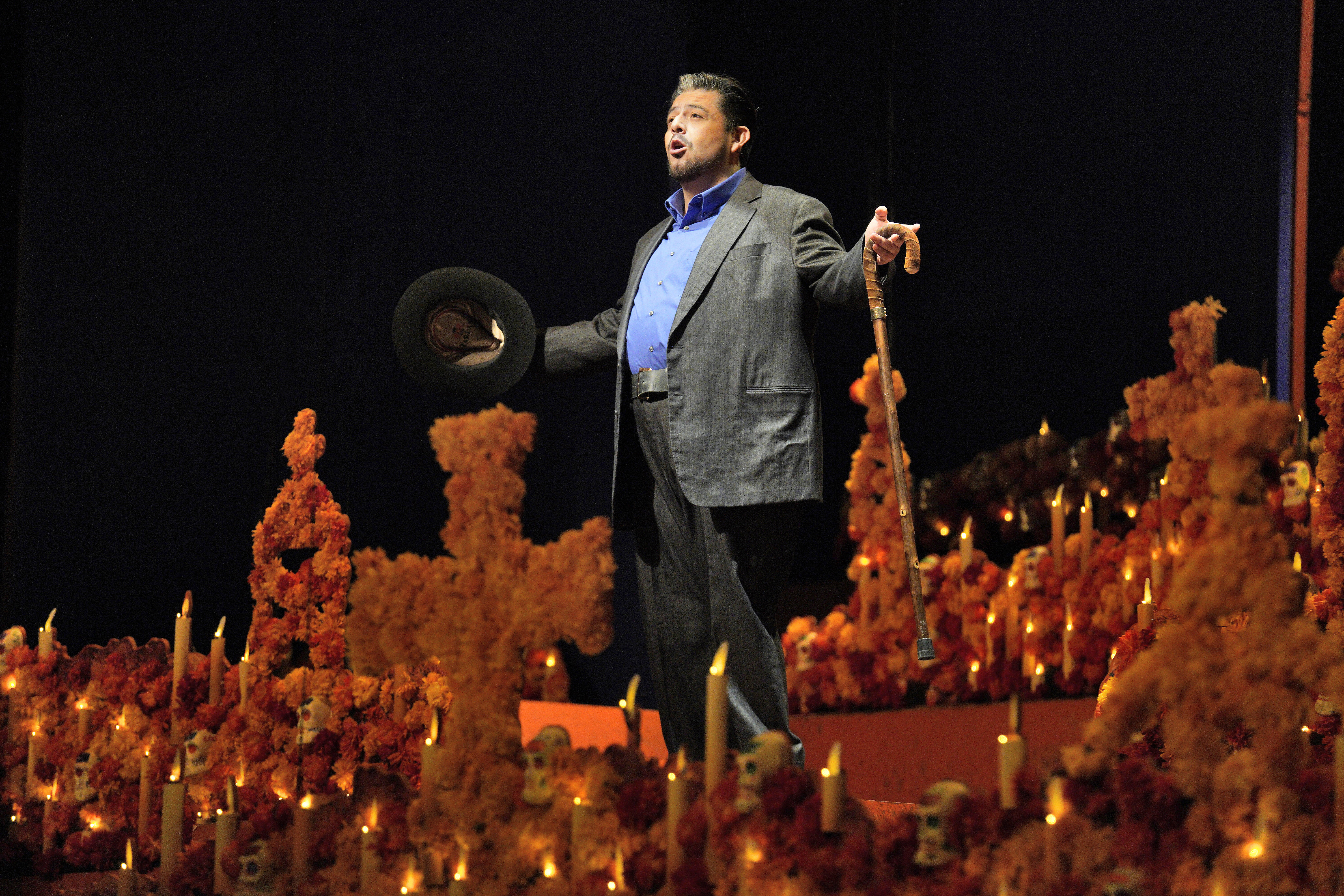Scene from Frida of a man singing at an alter